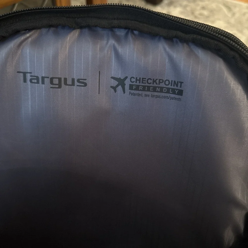 Targus Mobile-VIP Topload Shoulder Bag with Checkpoint-Friendly TSA Screening...